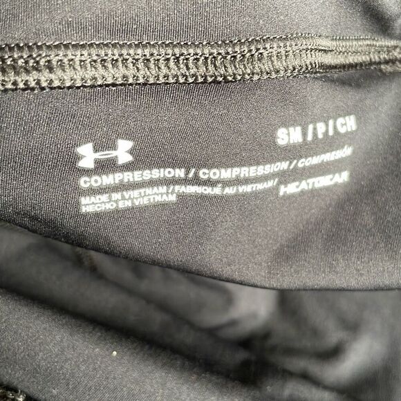 Under Armour Black Women’s Running Shorts w Built-in Leggings - Size Med - Picture 11 of 12